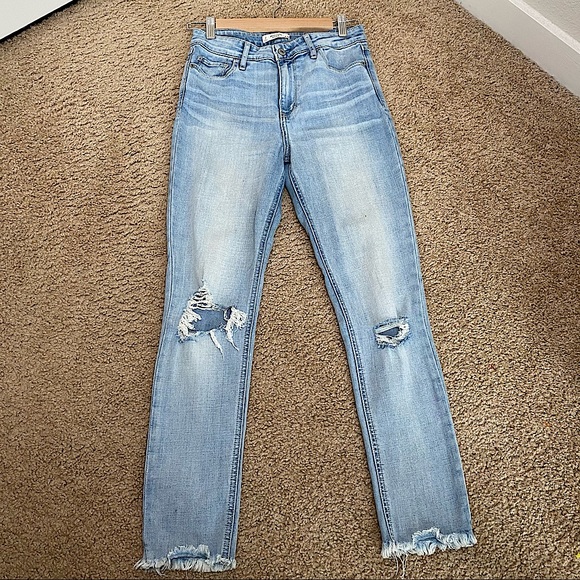 Abercrombie & Fitch Denim - ABERCROMBIE & FITCH LIGHT WASH STRAIGHT JEAN 26